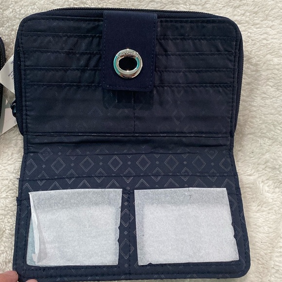 ❄️🆕Vera Bradley Turnlock RFID Wallet “Merry Mischief Snow Day❄️Navy Blue - Picture 3 of 9